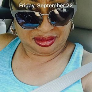 Meet your Posher, Della